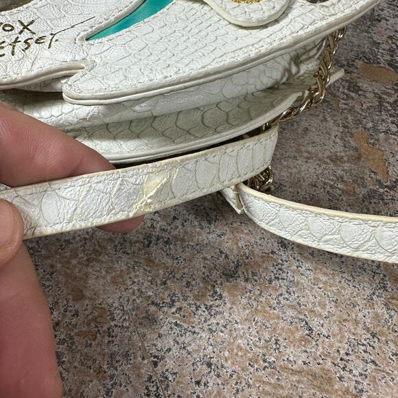 Betsey Johnson XOX KITSCH FISHY Crossbody Angel - Picture 8 of 13